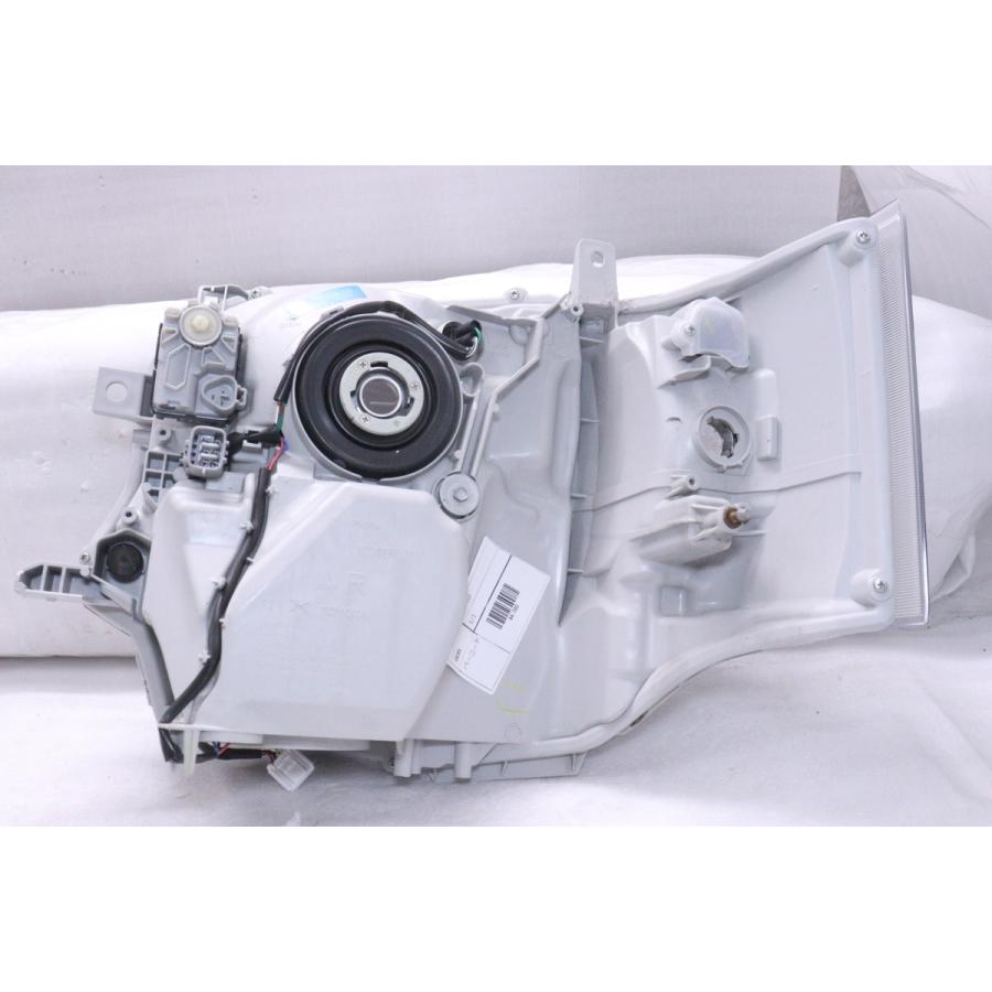 トヨタ純正 ハイエース 200系 LEDヘッドライト (右) KOITO 26-137 A3