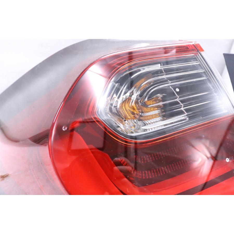 45-2608☆美品 LED GR3 フィットeHEV☆左右テールライト 4点セット