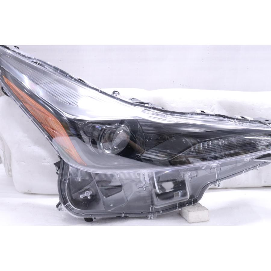 トヨタ　５０プリウス　右ヘッドライト プリウス 50系/ZVW50/ZVW51/ZVW55 純正 後期 右 ヘッドライト