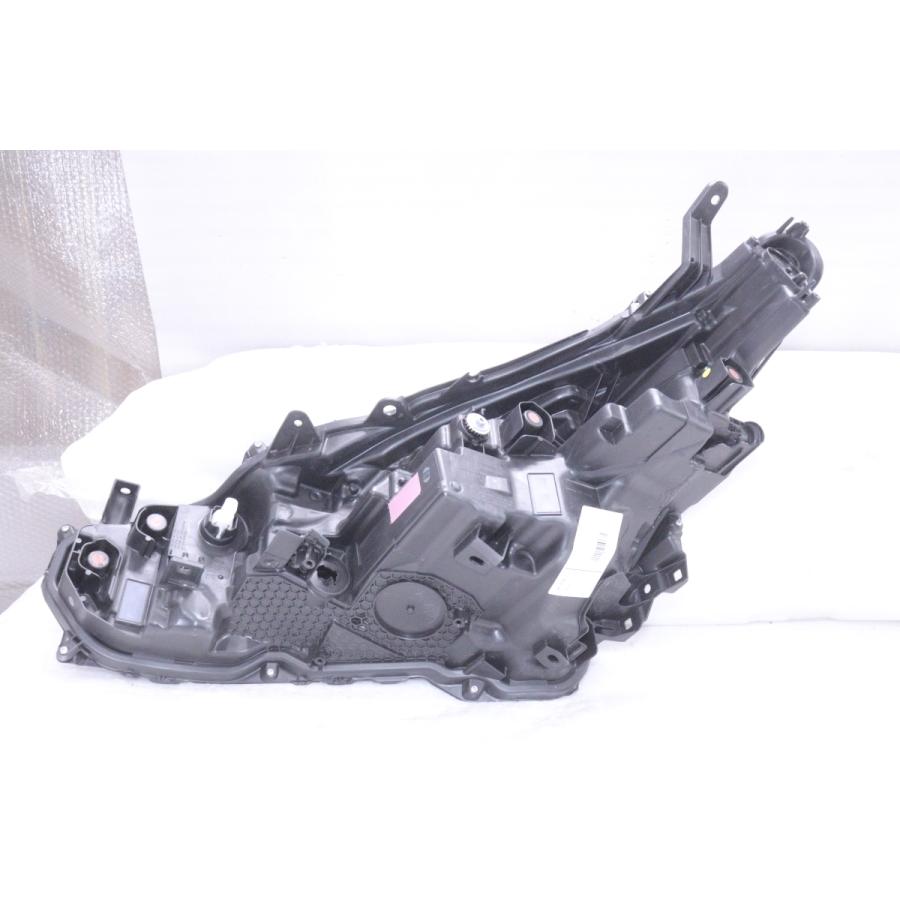 46-253☆美品☆LED ZVW60 プリウス Xグレード☆右ヘッドライト KOITO