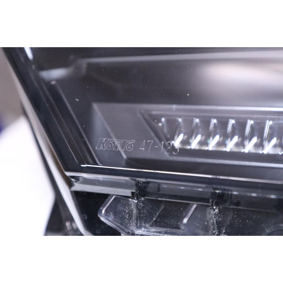 46-2573☆美品☆LED ZVW60 プリウス☆左ヘッドライト KOITO 47-123 打