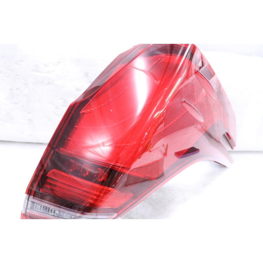 47-1714☆【値下】美品☆後期 LED AGH30W アルファード☆右テール