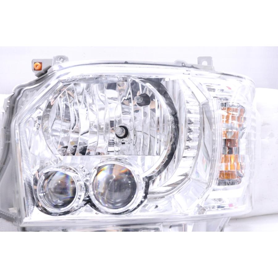 ハイエース　右ヘッドライト 47-2230☆美品☆LED 4型~ 200 ハイエース☆左右ヘッドライト 26-137 84