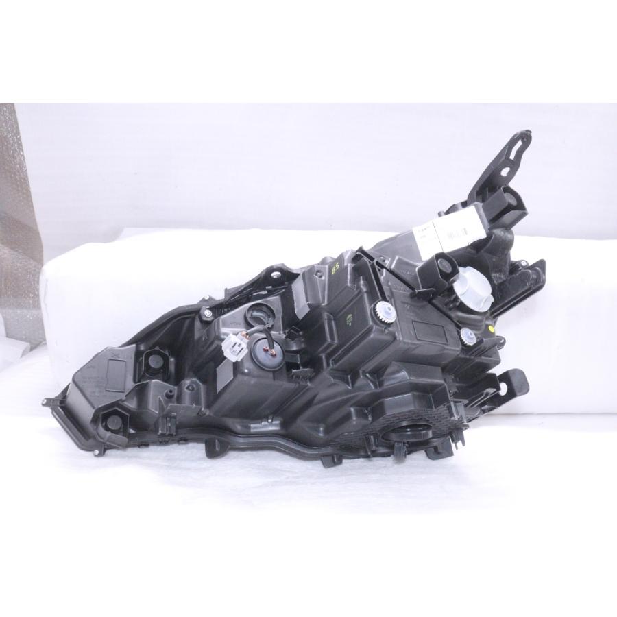 47-2365☆【値下】LED MZZA10 レクサスUX☆右ヘッドライト KOITO 76-43