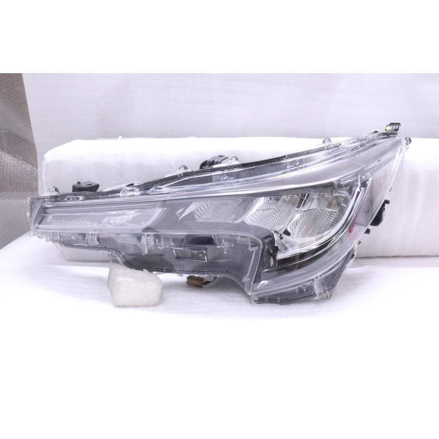 47-2526☆美品☆LED NRE210H カローラスポーツ☆左ヘッドライト KOITO