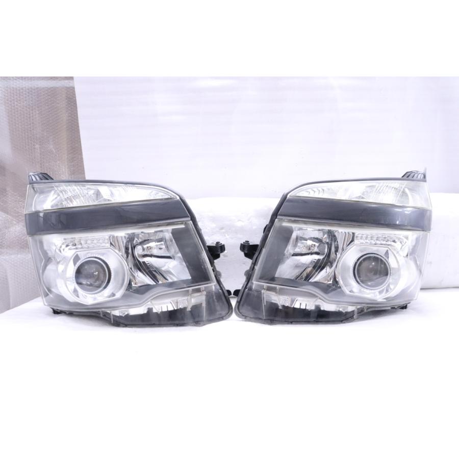 47-856☆後期 HID ZRR70G ヴォクシー X V☆左右ヘッドライト KOITO 28 