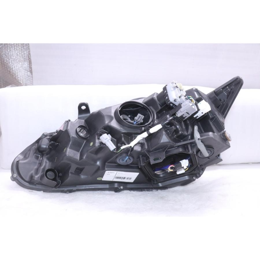 レクサス　右　 ヘッドライト　CT200h　ZWA10 54-844☆中期 LED ZWA10 レクサスCT200h☆右ヘッドライト KOITO 76-24