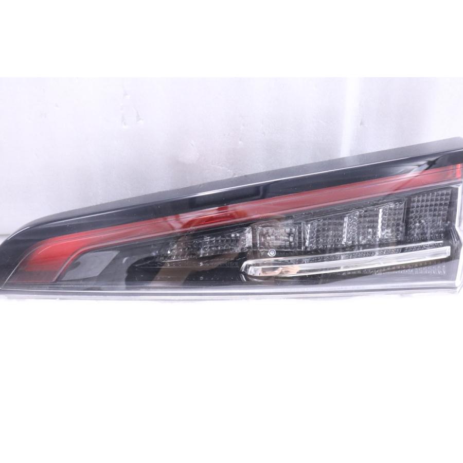 トップ カローラ ツーリング NRE210W 右テールランプ KOITO 12-640