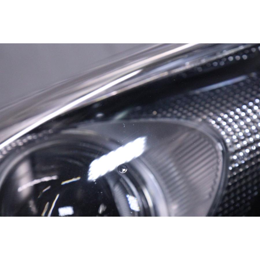 49-528☆【値下】前期 LED ZVW50 プリウス☆右ヘッドライト KOITO 47