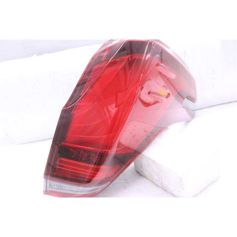 49-797☆美品☆後期 LED AGH30W アルファード☆右テールライト