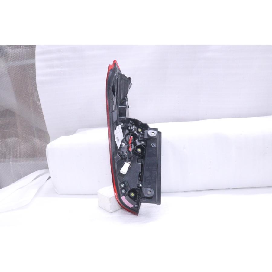 49-797☆美品☆後期 LED AGH30W アルファード☆右テールライト