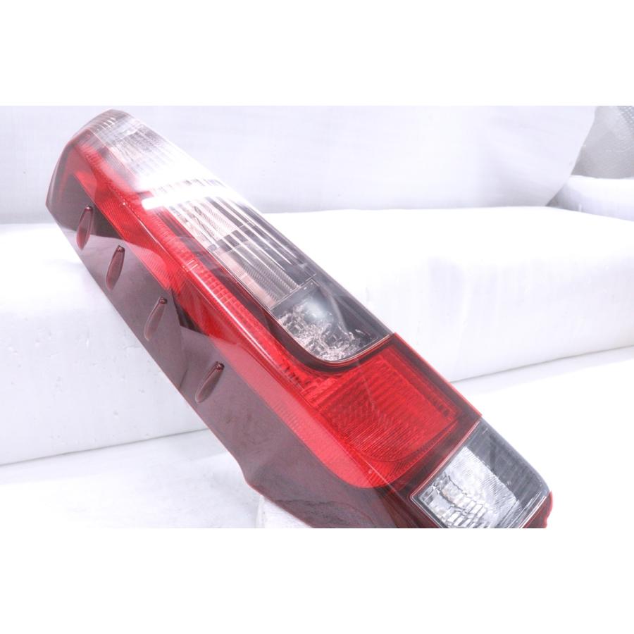 中古★前期 LED ZRR80W ノア★左右テールライトKOITO 28-231 中古☆前期 LED ZRR80W ノア☆左右テールライトKOITO 28-231