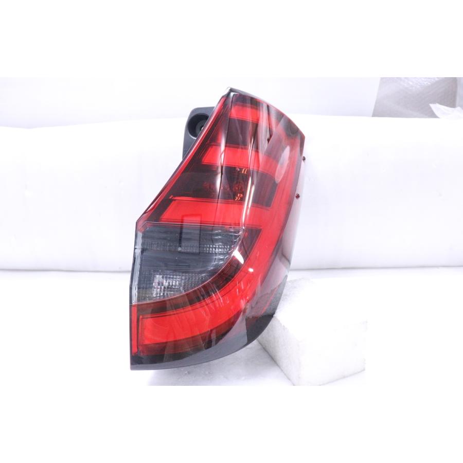 4X-1755☆美品☆LED MZRA90W ノア☆右テールライト KOITO V1-6 打刻:HR