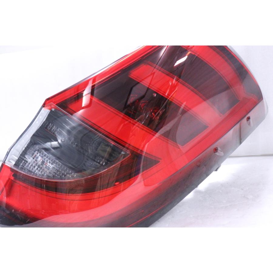 4X-1755☆美品☆LED MZRA90W ノア☆右テールライト KOITO V1-6 打刻:HR