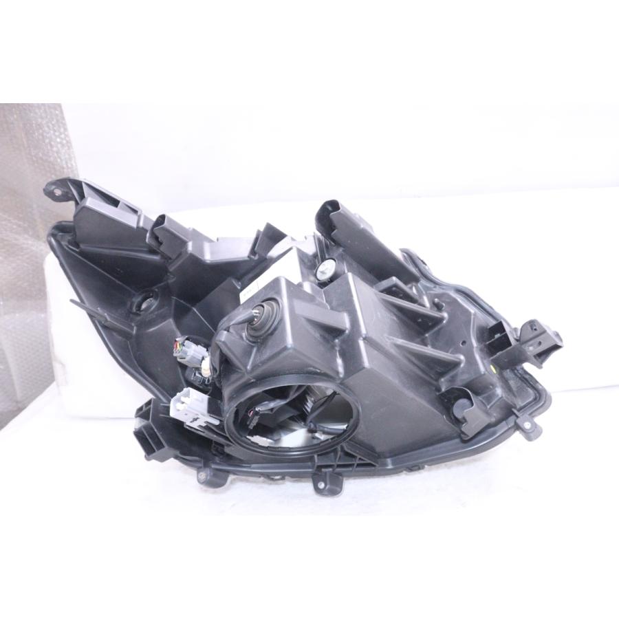 B2 ルーミーヘッドライト 左STANLEY W3918