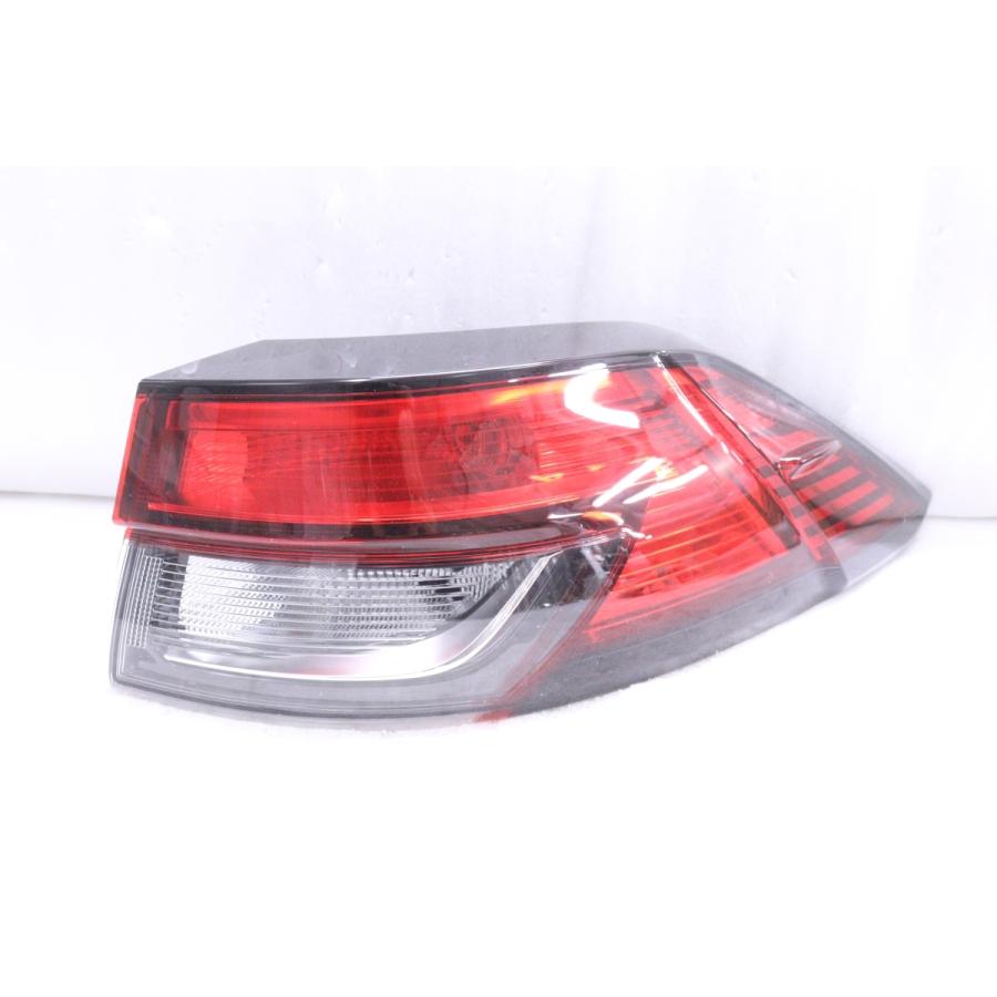 4X-684☆美品☆LED ZSG10 カローラクロス☆右テールライト HASCO 16