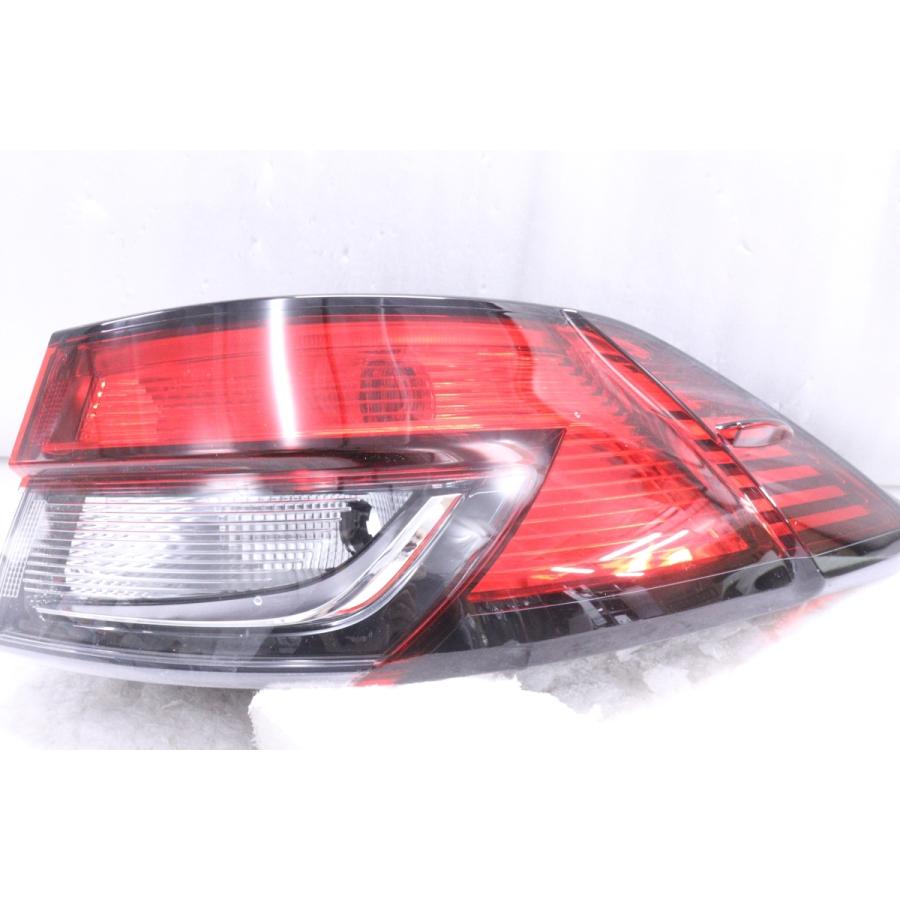 4X-684☆美品☆LED ZSG10 カローラクロス☆右テールライト HASCO 16