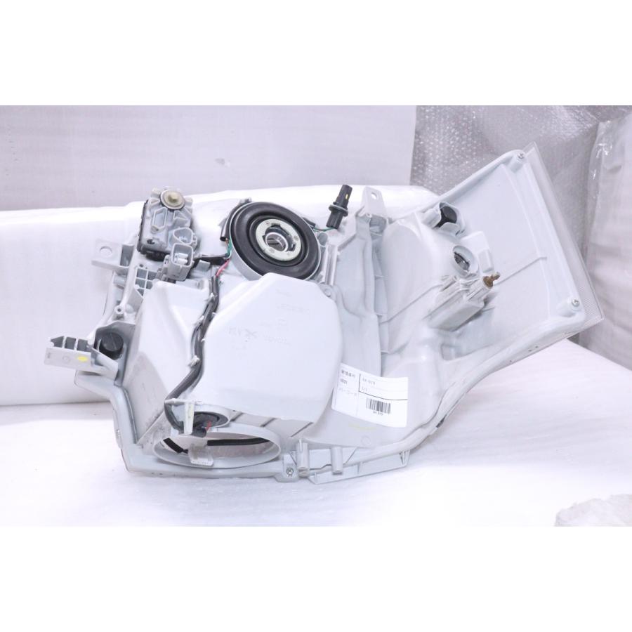 4X-919☆4型~ LED 200系 ハイエース☆右ヘッドライト KOITO 26-137 打