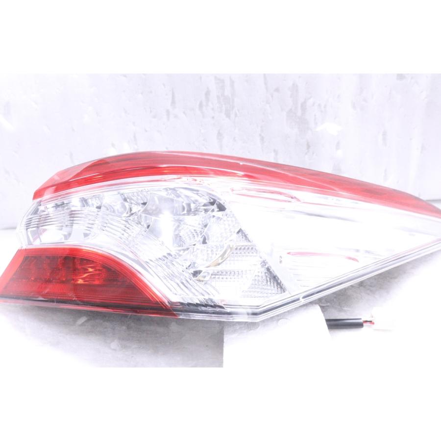 4Y-1598☆美品 前期 LED AXVH70 カムリ☆右テールライト KOITO
