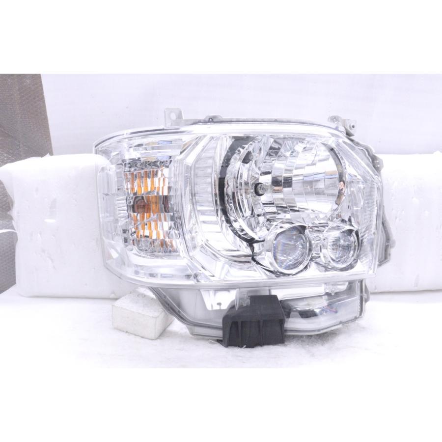4Y-1689☆美品☆4型~ LED 200系 ハイエース☆右ヘッドライト ミドル