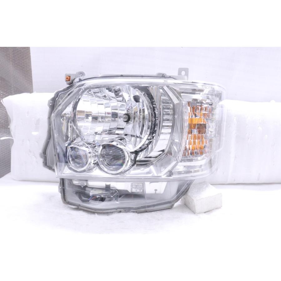 4Y-1697☆美品☆4型〜 LED 200 ハイエース☆左ヘッドライト KOITO 26