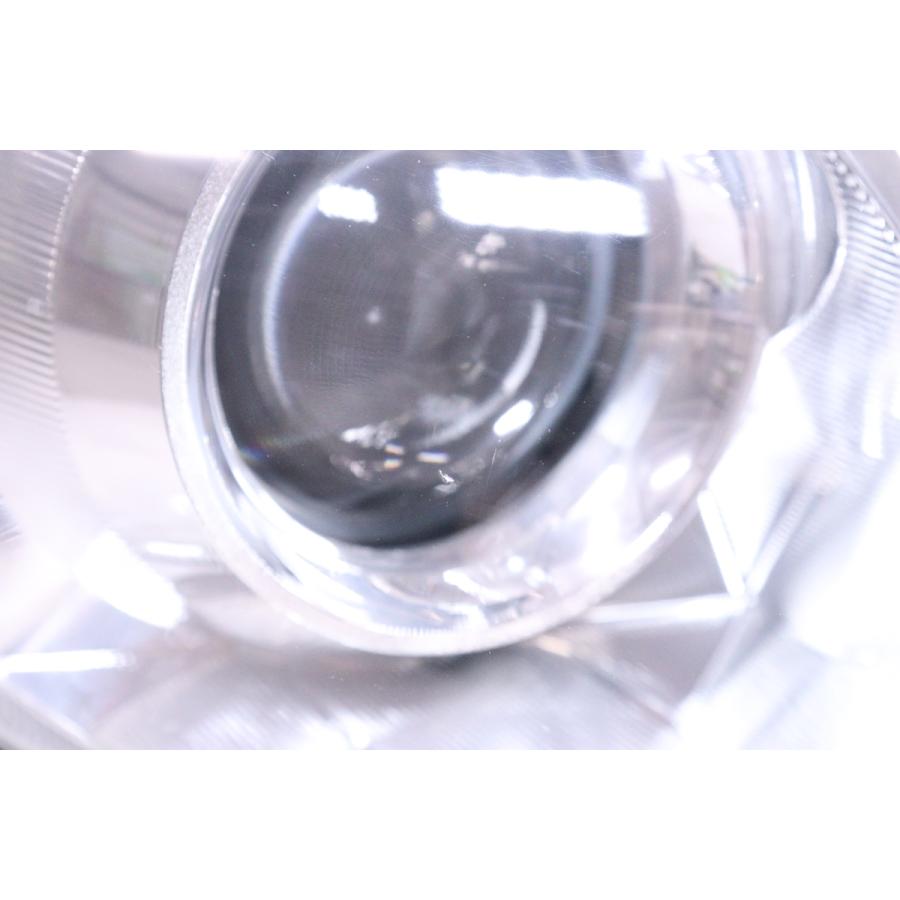 51-1392☆【値下】前期 ハロゲン ZVW40W プリウスα☆右ヘッドライト