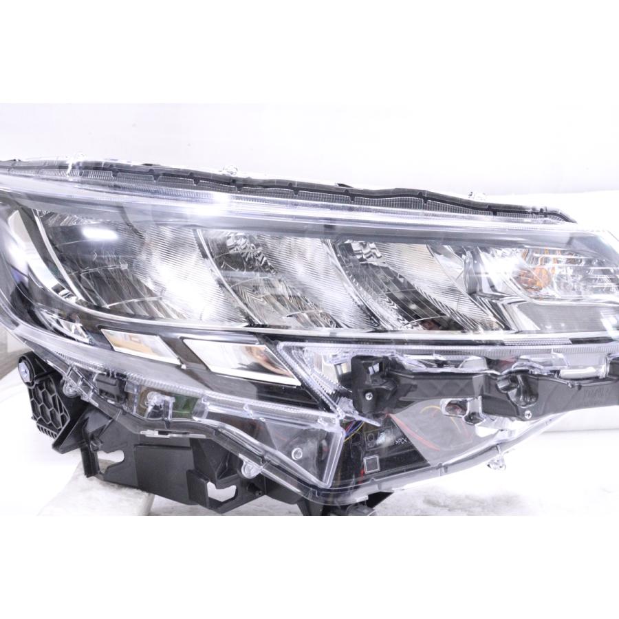 51-1790☆美品☆LED MZRA90W ノア ハイブリッド☆右ヘッドライト
