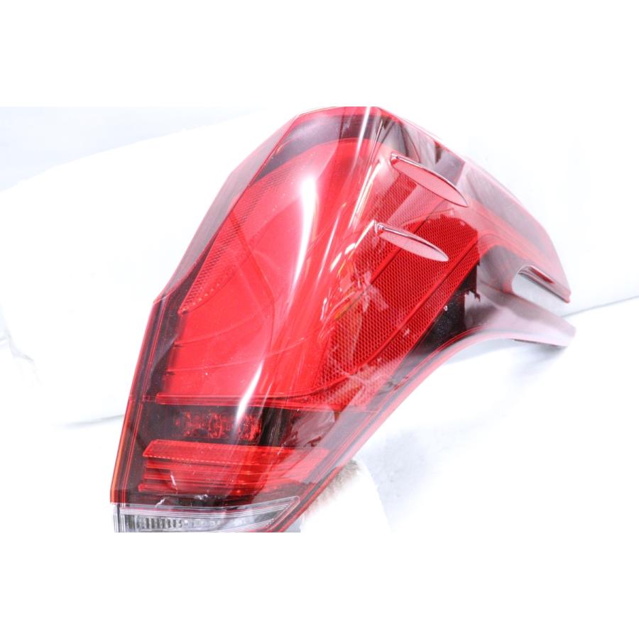 美品　後期 LED AGH30W 30アルファード 右テールランプ　58-81 51-216☆美品 後期 LED AGH30W アルファード☆右テールライト