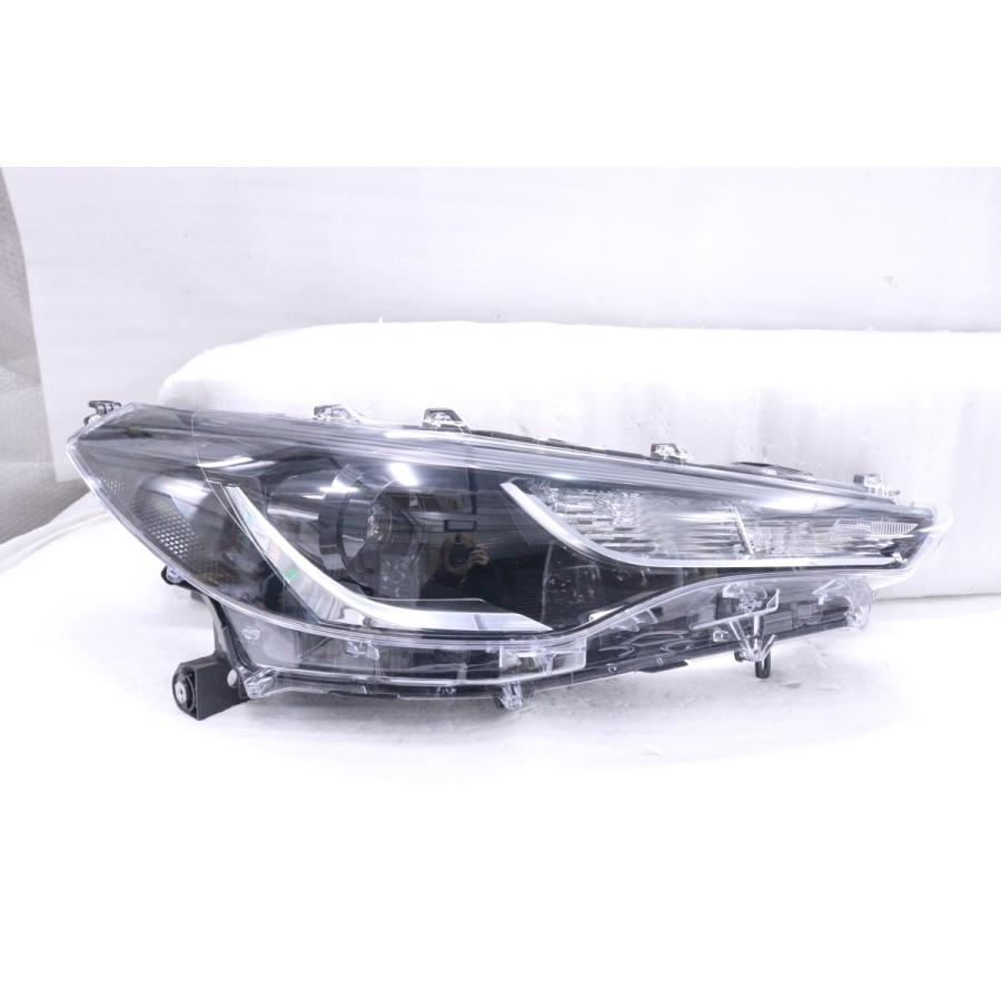 51-437☆【値下】美品 LED ZSG10 カローラクロス☆右ヘッドライト 