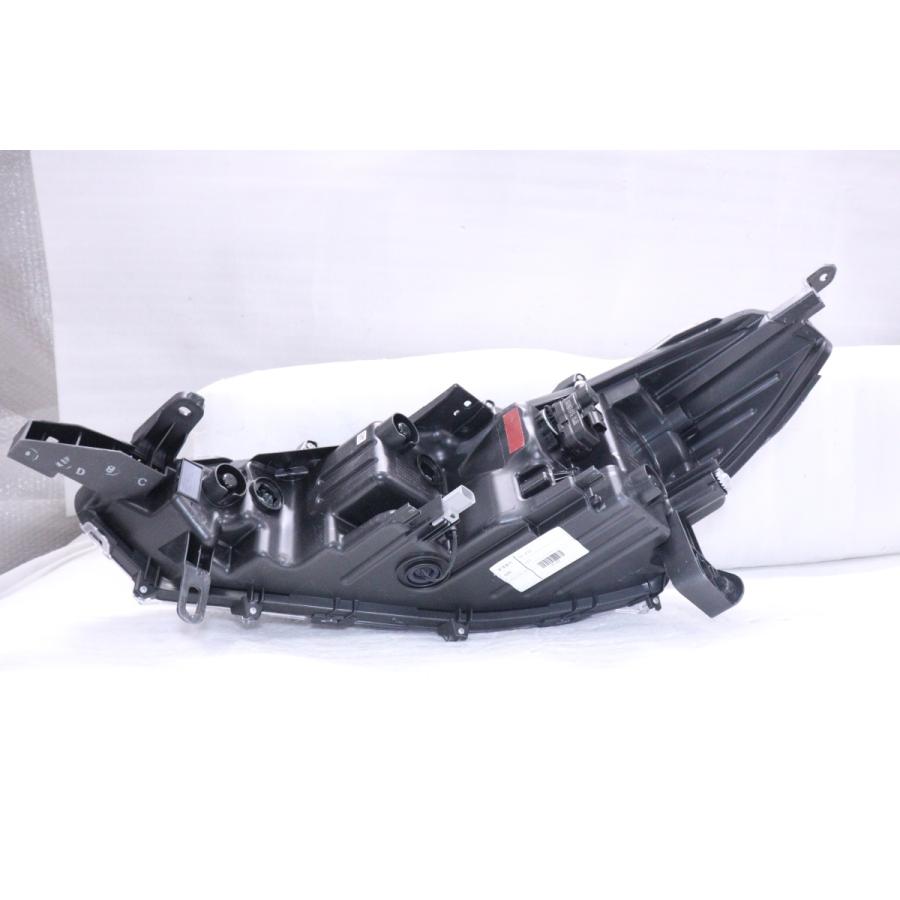 51-437☆【値下】美品 LED ZSG10 カローラクロス☆右ヘッドライト