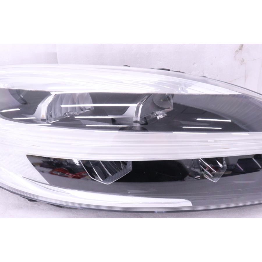 【新品】ボルボ　V40 純正　右　ヘッドライト　LED 32228482 53-2720☆後期 LED MB ボルボV40☆右ヘッドライト 32228482 ブラック