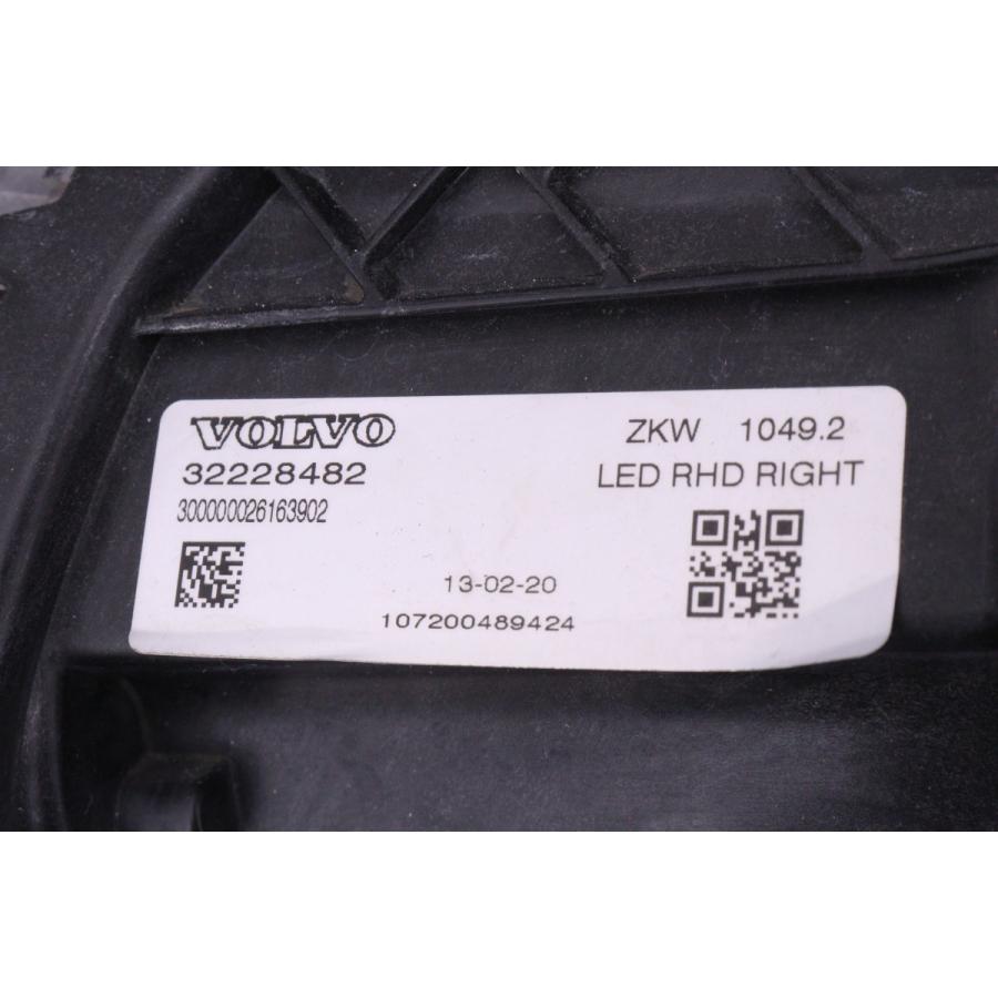 53-2720☆後期 LED MB ボルボV40☆右ヘッドライト 32228482 ブラック