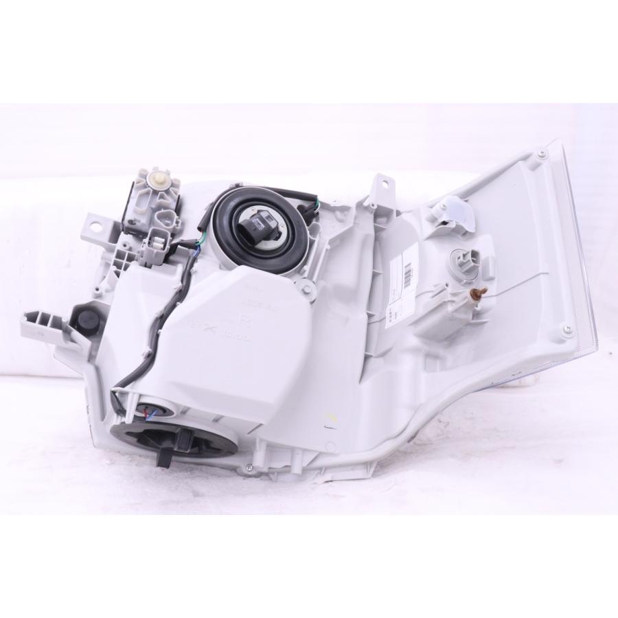 55-452☆新車外し 4型~ LED 200 ハイエース☆右ヘッドライト