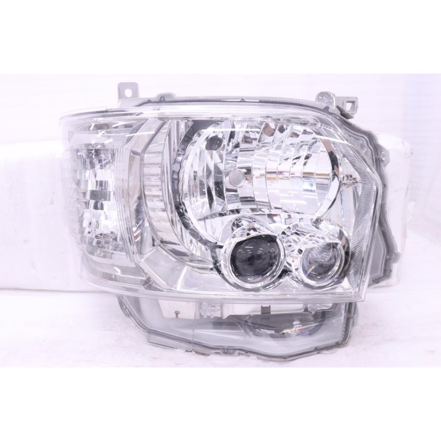 55-560☆美品 4型~ LED 200系 ハイエース☆右ヘッドライト KOITO 26