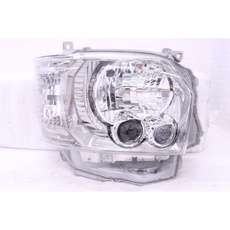ハイエース　ヘッドライト 右 55-567☆極上品 4型~ LED 200系 ハイエース☆右ヘッドライト KOITO 26