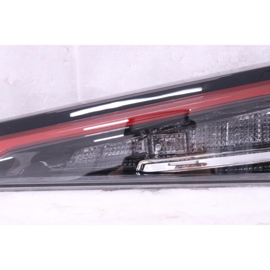 55-617☆美品☆LED NRE210W カローラツーリング☆右テールライト KOITO