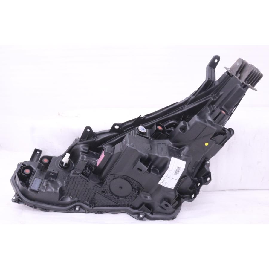 56-1402☆美品☆LED ZVW60 プリウス☆右ヘッドライト KOITO 47-123 打