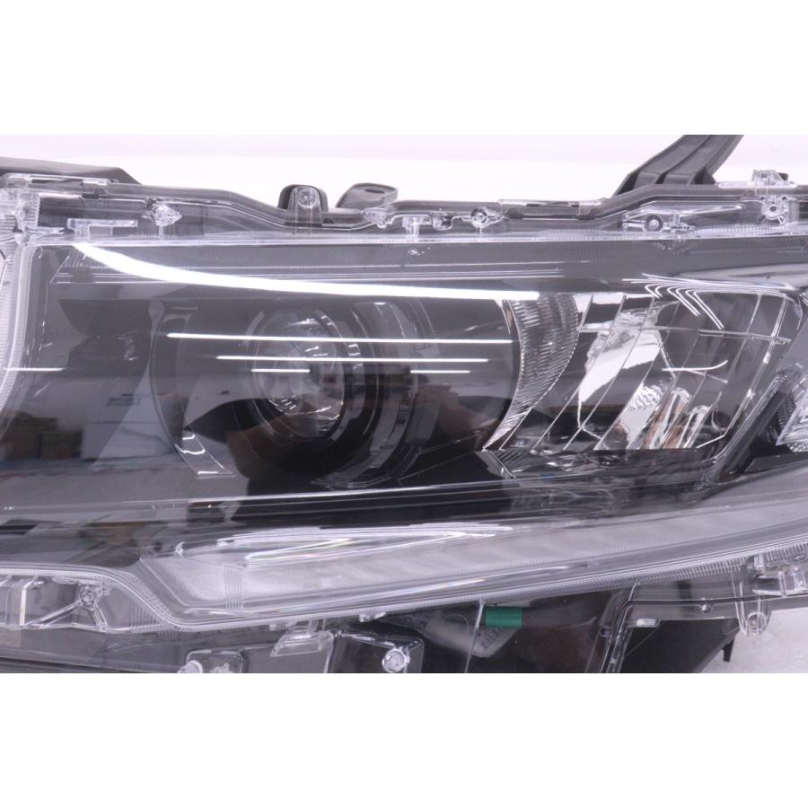 58-1174☆美品 後期 LED TRJ150W ランドクルーザープラド 左ヘッド