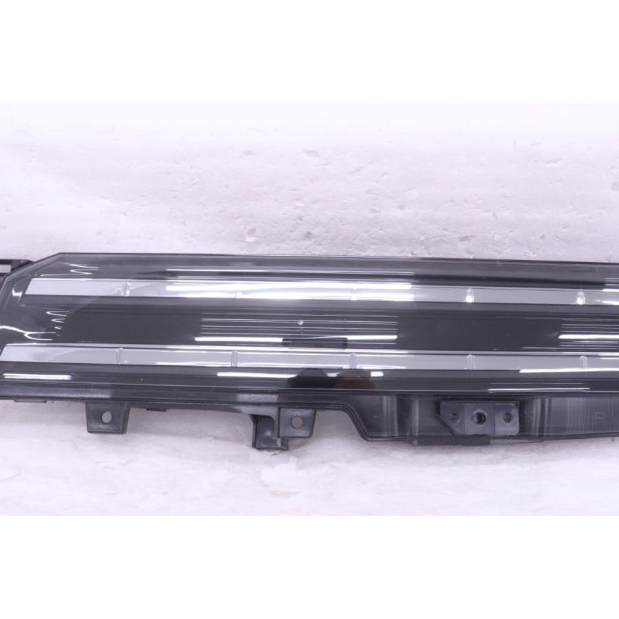 59-1806☆美品☆LED MZR90W ヴォクシー☆右テールライト KOITO V1-9 打