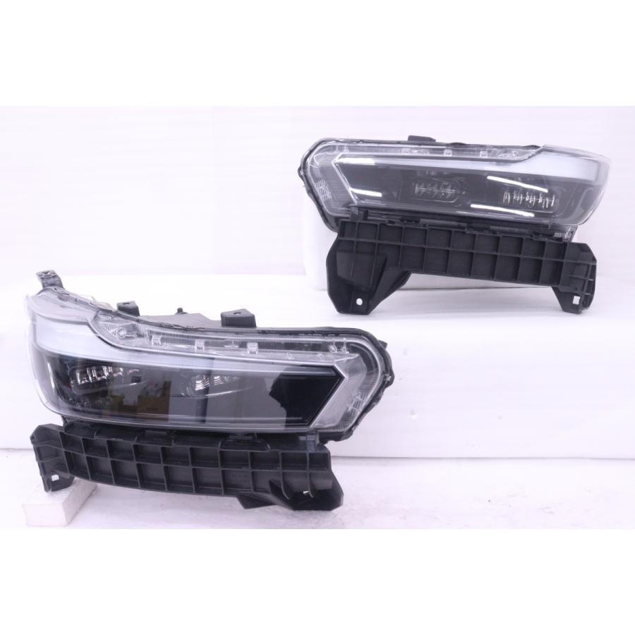 【美品】DG5 WR-V 左右両側LEDヘッドライトSET 5X-2373☆新車外し☆LED DG5 WR-V☆左右ヘッドライト IJL 100-8F08E