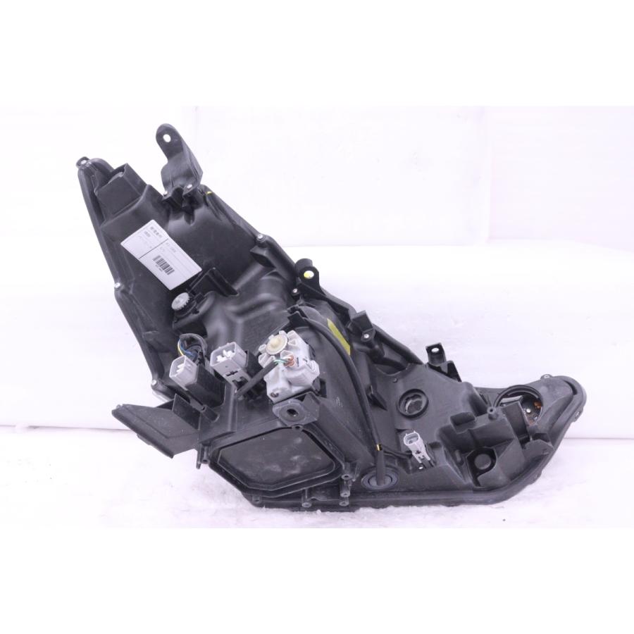 61-164☆美品☆後期 LED ZVW40W プリウスα☆左ヘッドライト KOITO 47