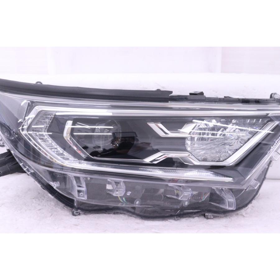 61-2039★美品 前期 LED AXAH52 RAV4ハイブリッド★右ヘッドライト STANLEY 42-95 打刻:M ユニット ブラック 純正★トヨタ (KK)_1