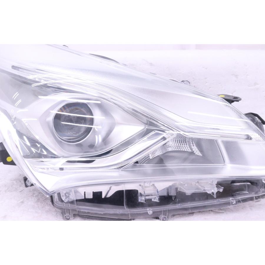 61-2447☆美品 後期 LED NSP130 ヴィッツ☆右ヘッドライト KOITO 52