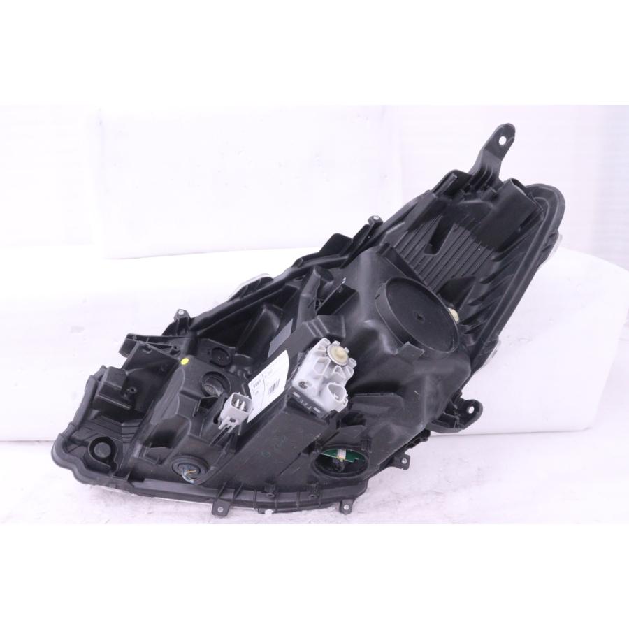 61-2447☆美品 後期 LED NSP130 ヴィッツ☆右ヘッドライト KOITO 52