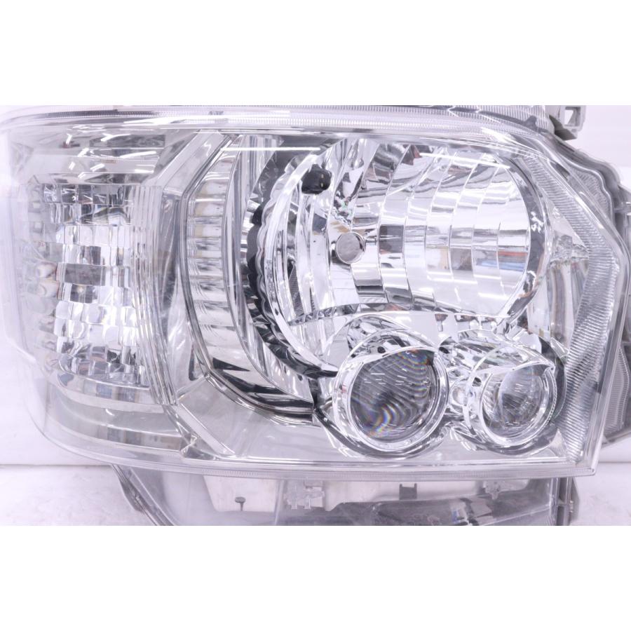 61-2463☆美品 4型~ LED 200系 ハイエース☆右ヘッドライト KOITO 26