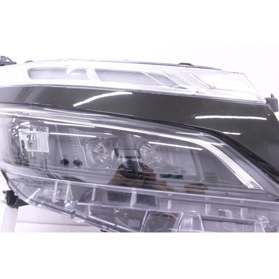 ヴォクシー　ZRR80 ZS煌Ⅲ LEDヘッドライト　右 ヴォクシー ZRR80 ZS煌Ⅲ LEDヘッドライト 右 ヴォクシー ZRR80 ZS煌Ⅲ