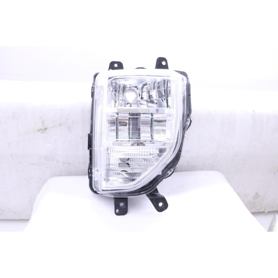 63-305☆値下 美品☆LED B34A ekクロススペース☆右フォグランプ KOITO