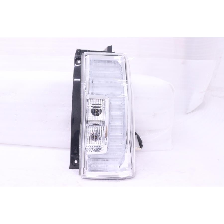 64-1711☆美品☆前期 LED LA600S タントカスタム☆右テールライト