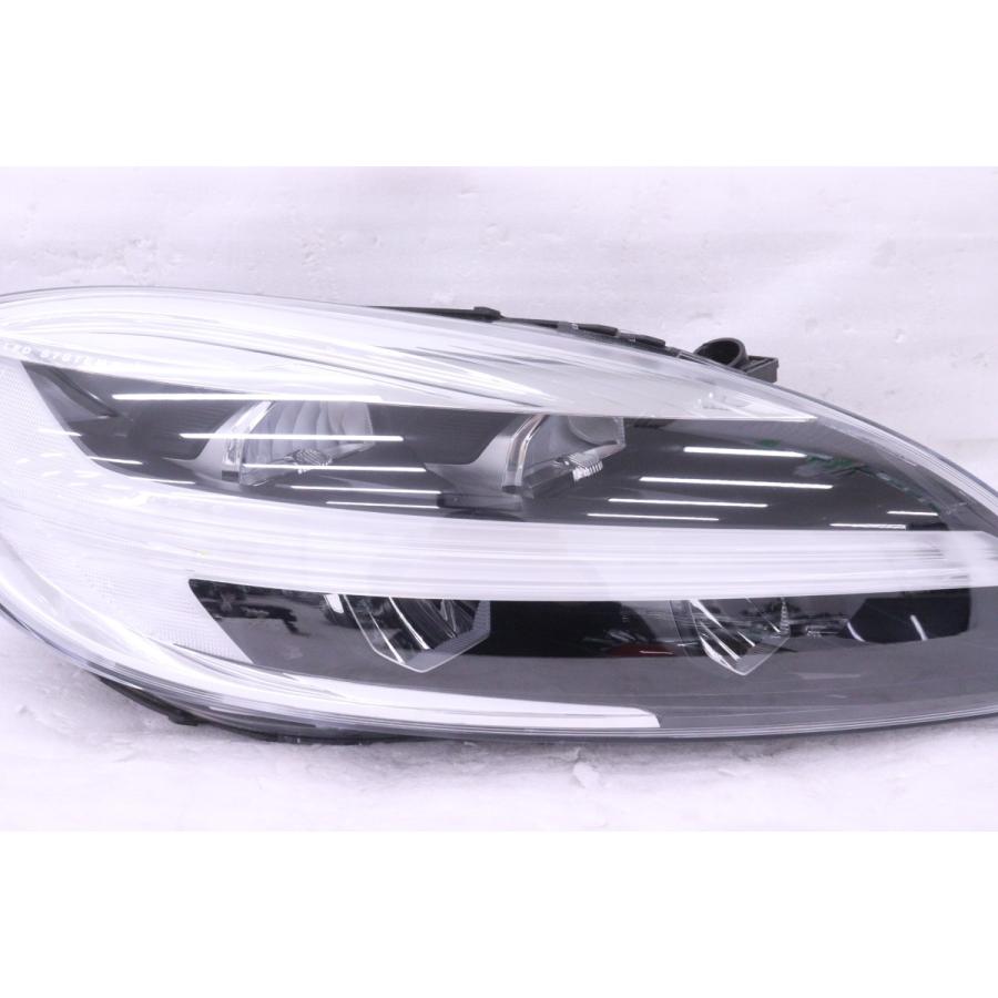 64-923☆美品 後期 LED MB ボルボV40☆右ヘッドライト 31677025 