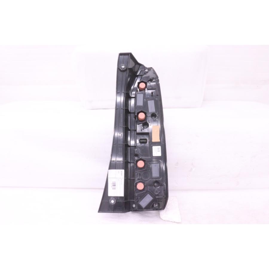 ホンダ N-BOX JF5 純正 左テールランプ D318 傷あり 取付部割れ 65-2736☆美品☆LED JF5 N-BOXカスタム☆左テールライト ICHIKOH D318